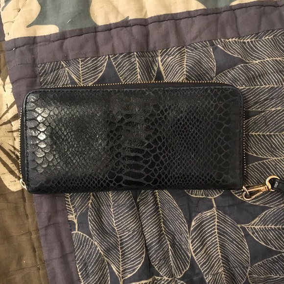 EUC Michael Kors Wristlet - Picture 5 of 5